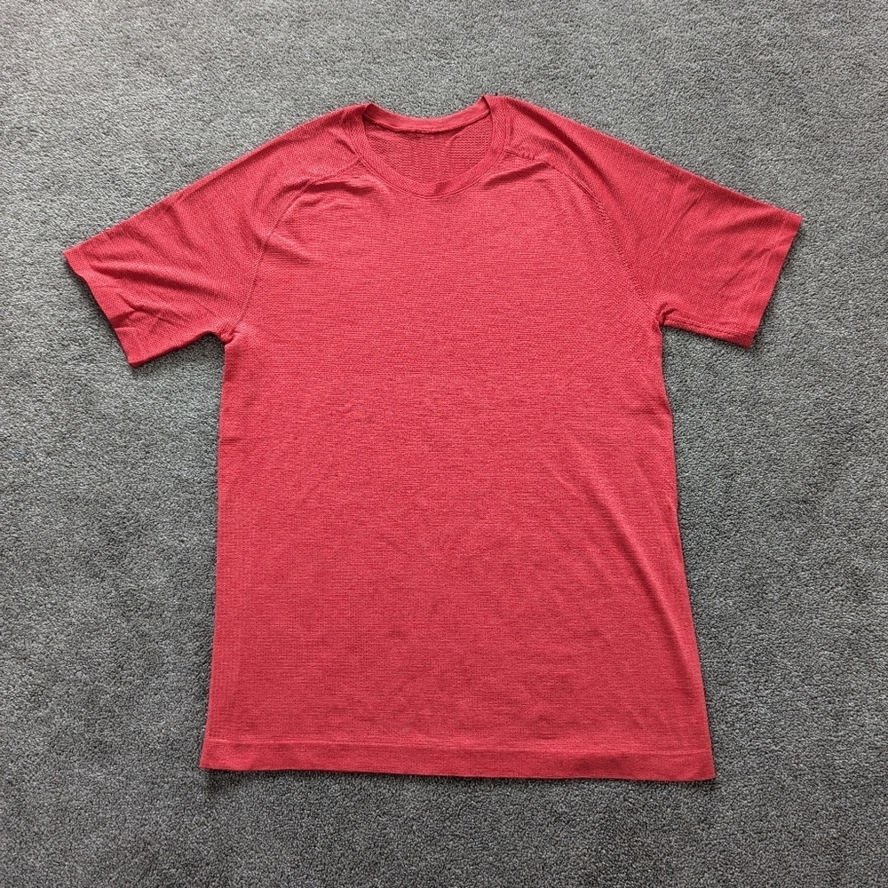 Lululemon Men's Activewear T-shirt Size Medium Red